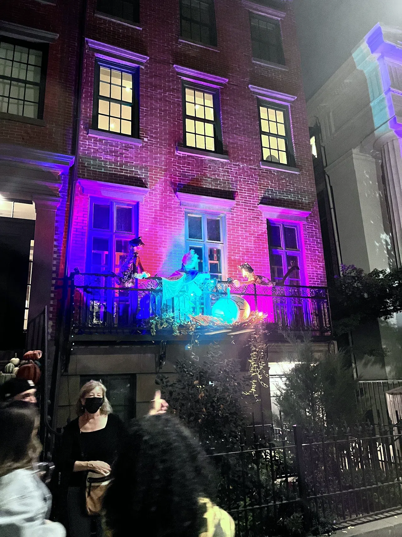 A Village Halloween Parade de Nova York recebe qualquer pessoa à fantasia