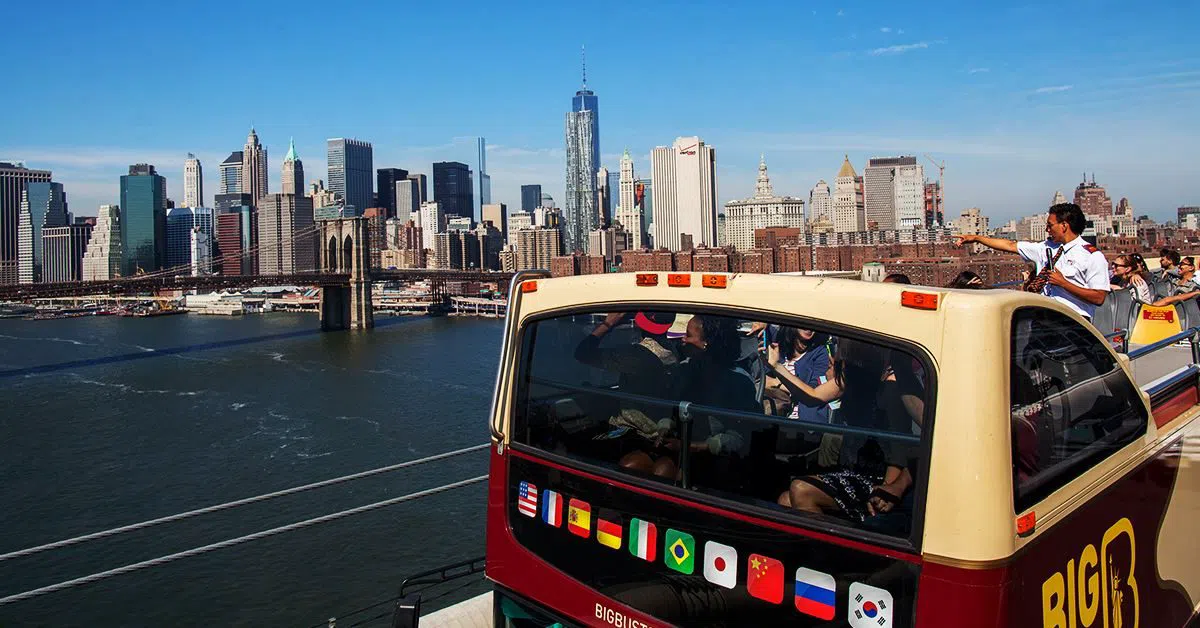 New Yorks Greenwich Village med åben bus, september 2026