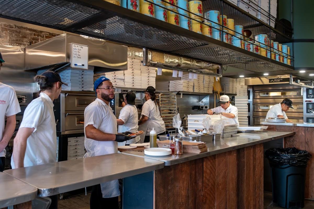 L'Industrie Pizzeria — photo 2