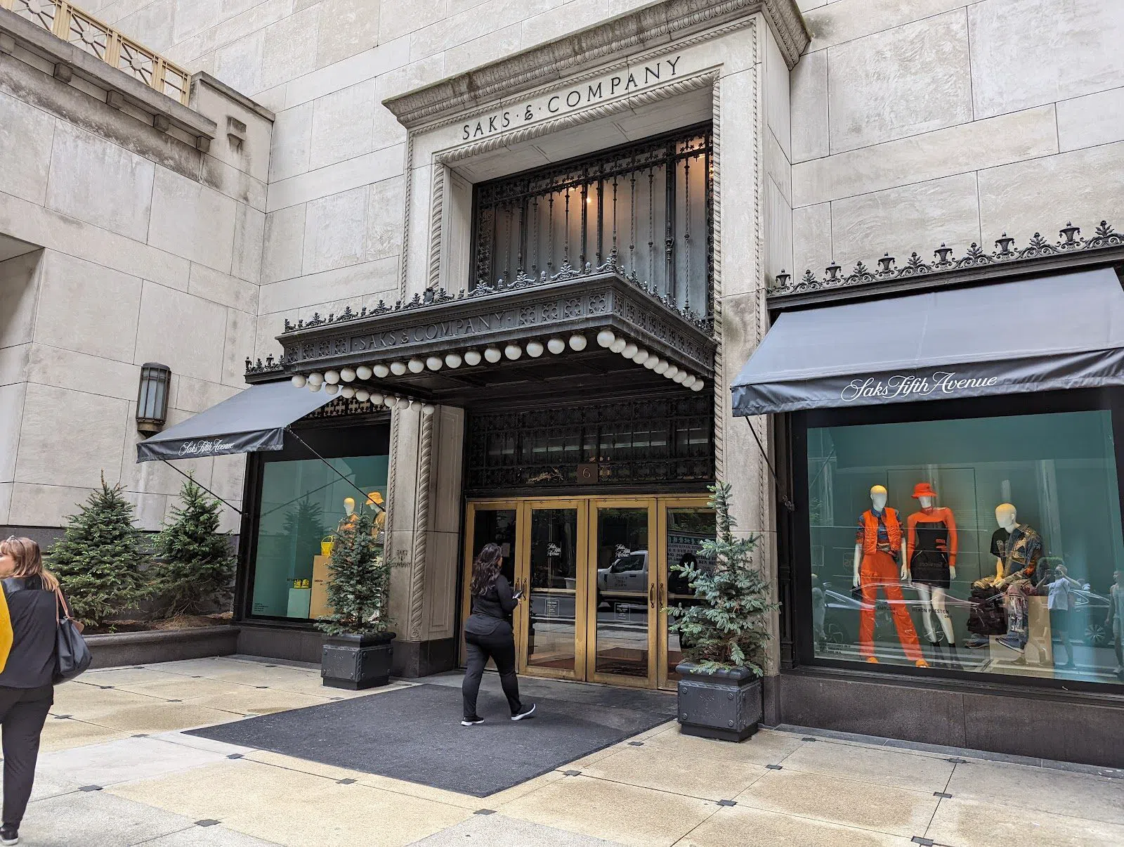 Saks Fifth Avenue Holiday Light Show, New York